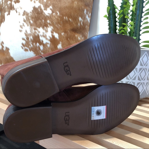 UGG Mahogany Riding Boot - Picture 2 of 7